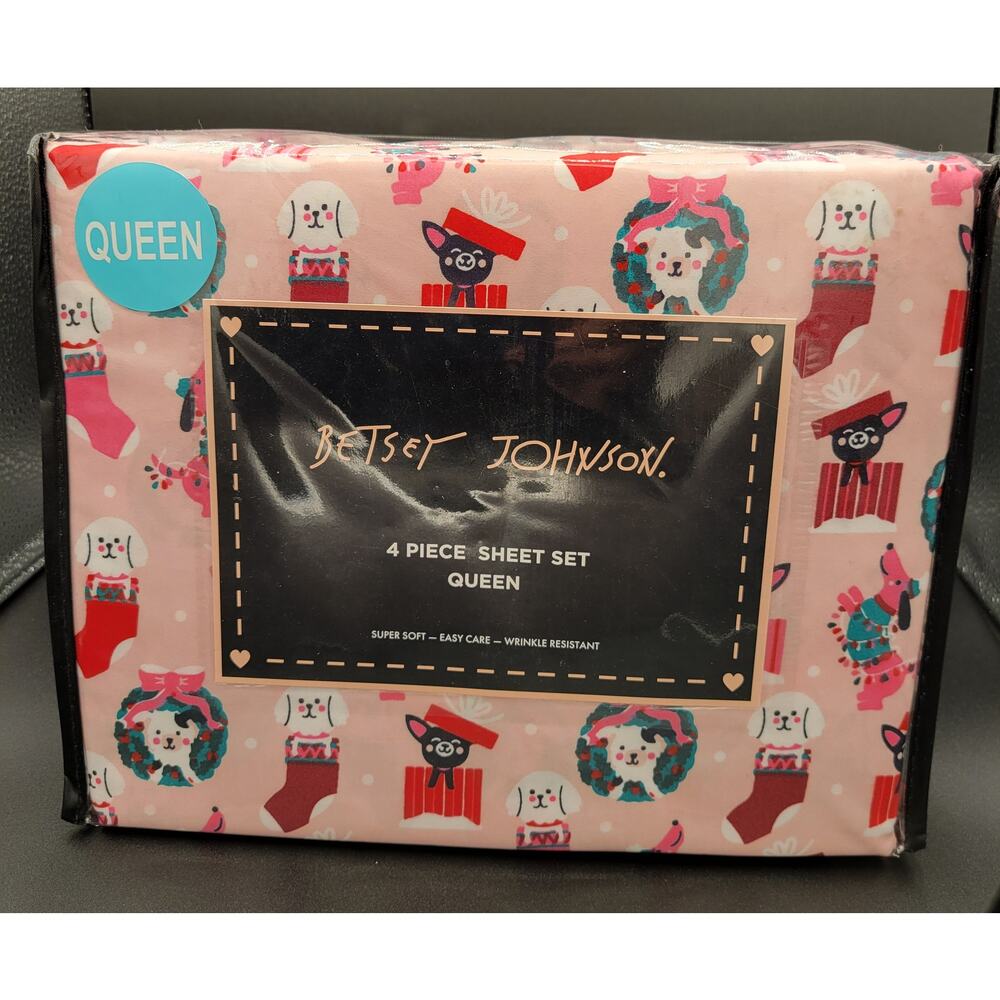 NIB Betsey Johnson Queen Bedding Set - pink Christmas dogs - Picture 2 of 2